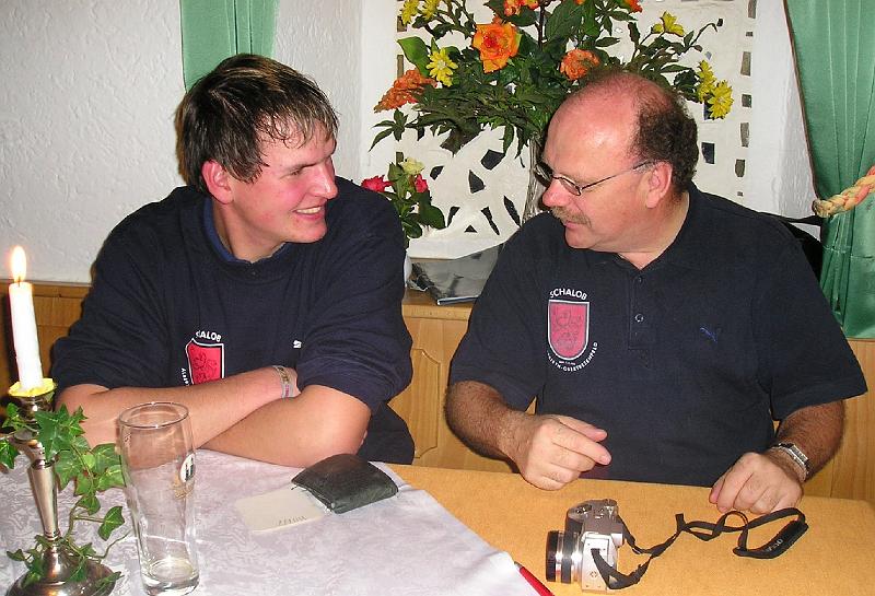 Vize_Schriftf.JPG - Der neue Vizepräsident Andy Fritsch (links) im Gespräch mit dem Schriftführer.