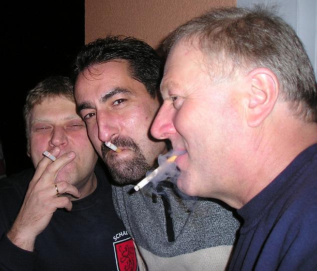 Raucher.JPG - Die Drei von der Rauchstelle.