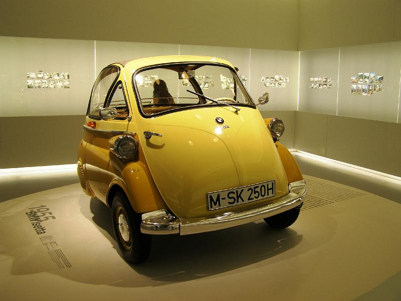 Isetta.JPG - Nicht minder interessant: der kultige BMW-Isetta mit der vorderen Einstiegsluke.