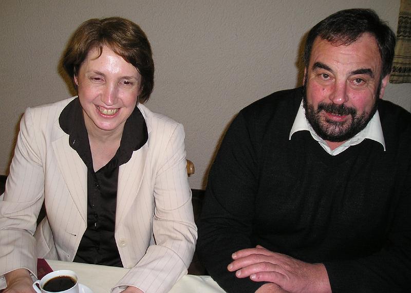 Politik_da.JPG - Keine Berührungsängste: Annette Karl (SPD-Landratskandidatin) und Josef Beimler (CSU-Bürgermeister).