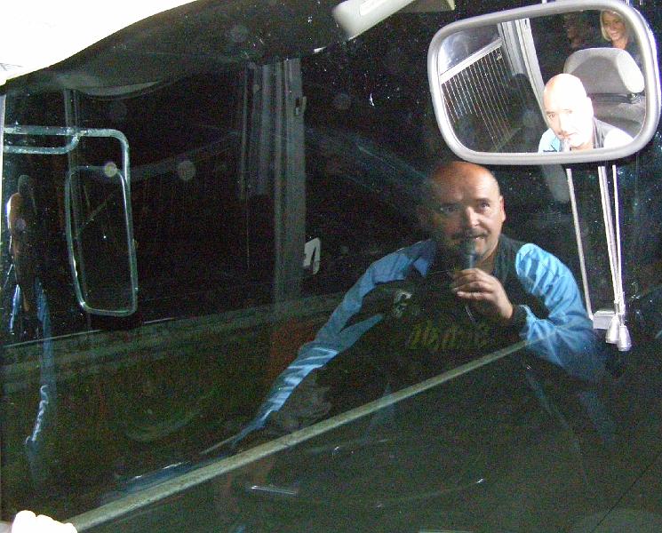 Busfahrer.JPG - Unser Busfahrer Harald hatte einen guten Tag: seine Löwen gewannen mal wieder.