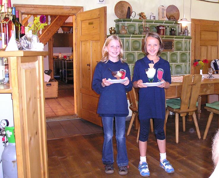 Eisgirls.JPG - Die Icegirls Anna und Antonia.