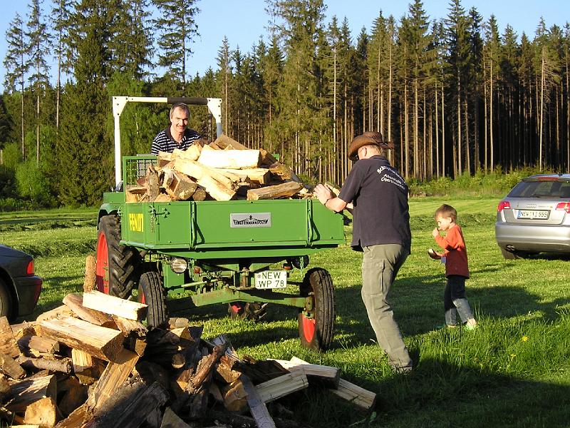Holzholer.JPG - Die Holzholer aus Fiedlbühl sind mal wieder unterwegs.