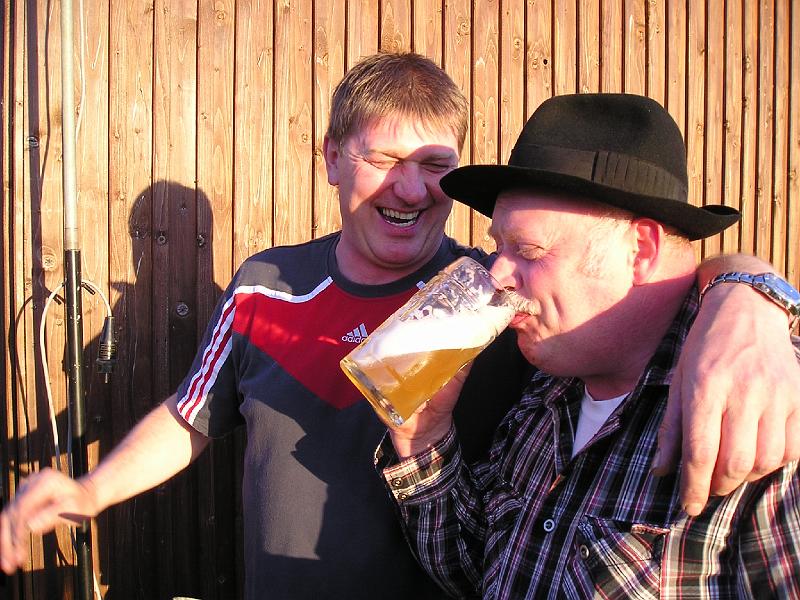 Komi_Sepp.JPG - Grillarbeiten bringen einen ins Schwitzen.