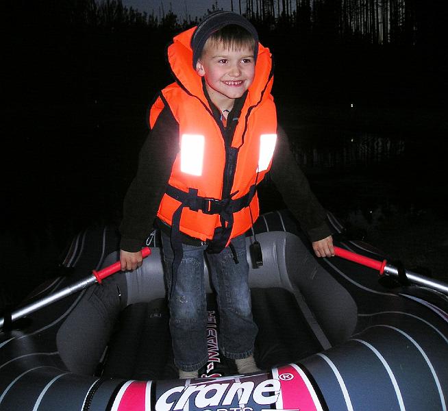 Schwimmwesten.JPG - Schwimmwesten sind ein Muss für die jüngsten Schalober.