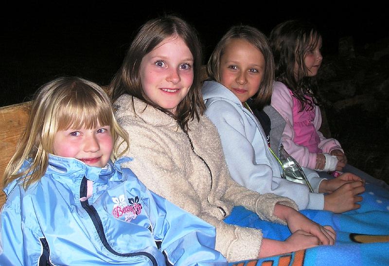 Teenies.JPG - "Heute dürfen wir aber lange aufbleiben!"