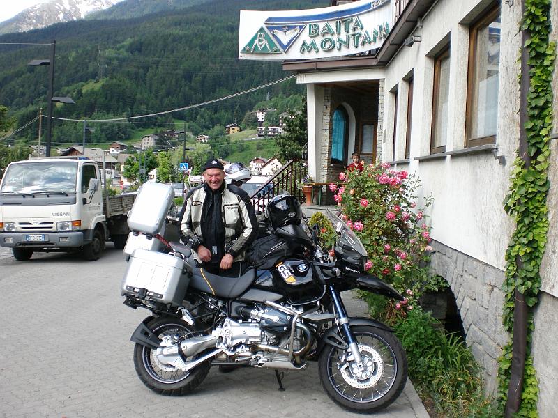 006_Hotel_Bormio.JPG - Das Quartier für die erste Übernachtung im Wintersportort Bormio ist erreicht.