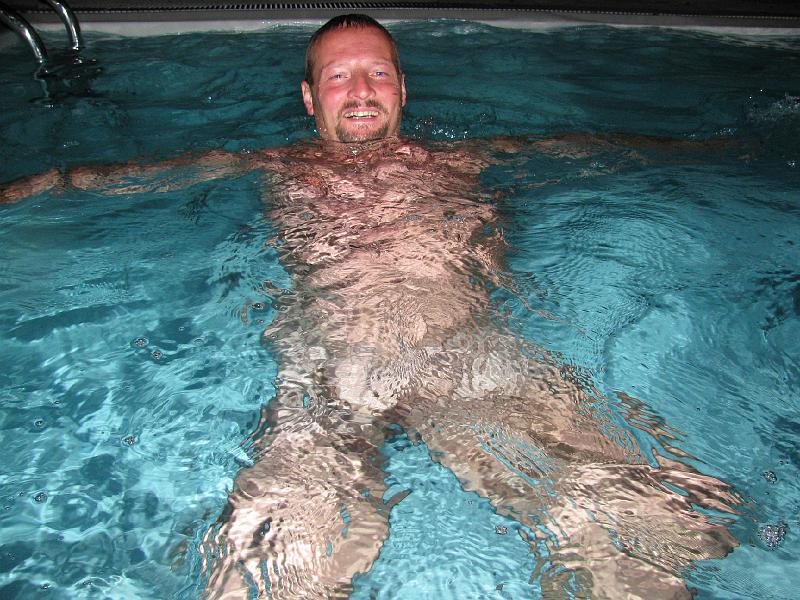 021_Sirmione_nackte_Kanone.JPG - ...und veranstalten ein gewagtes Nackt- ....eh....Nachtbaden.