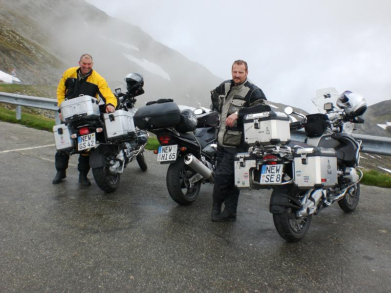 034_Heimfahrt_Penserjoch.JPG - Das über 2.200 Meter gelegene Penserjoch zwischen Bozen und Sterzing liegt im dichten Nebel.