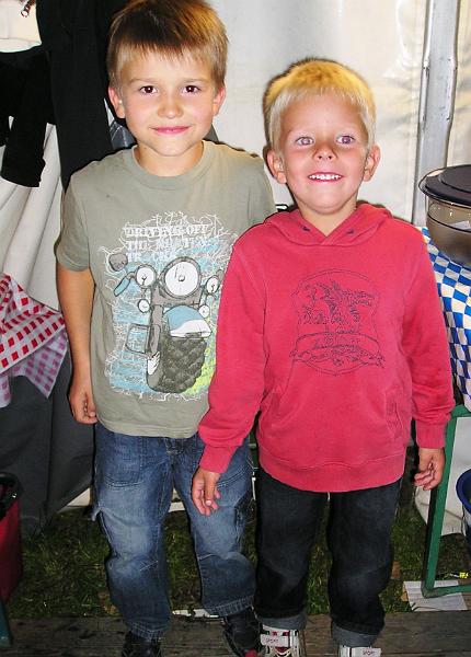 Sa_R_05.JPG - "Hey Michl, schau mal, Deine Mama fotografiert uns jetzt! Wow!"