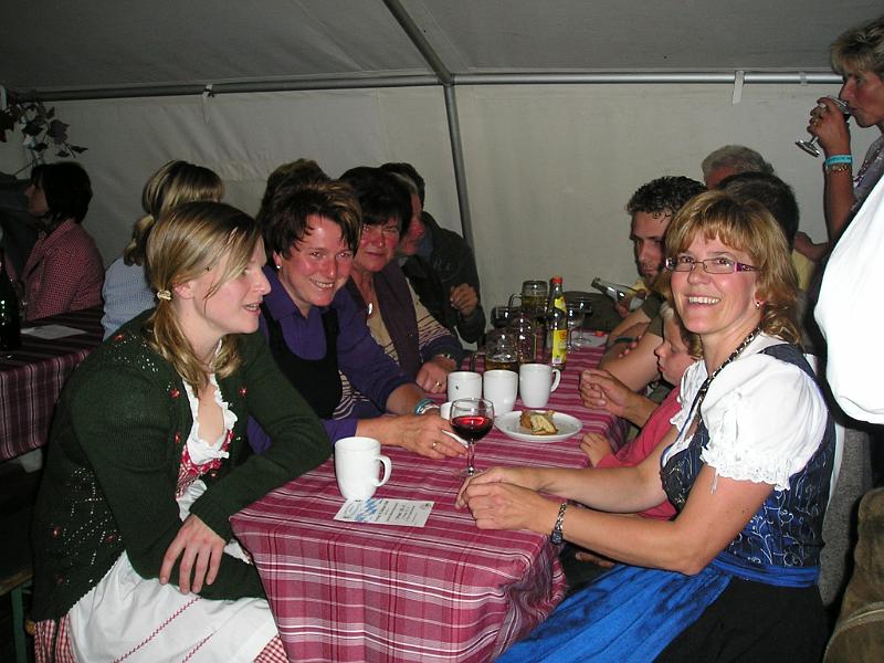 Sa_R_06.JPG - Gemütlichkeit war Trumpf im Weincafe.