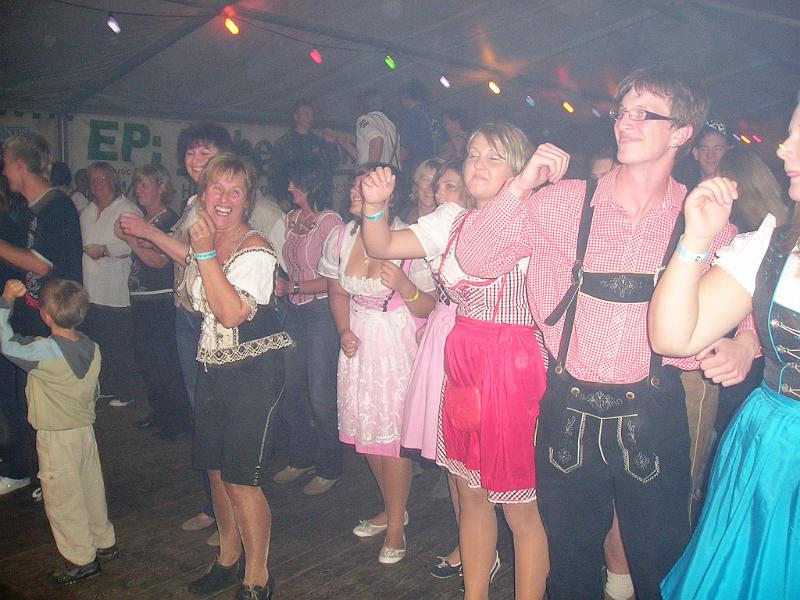 Sa_R_11.JPG - Buntes Treiben auf der Tanzfläche.
