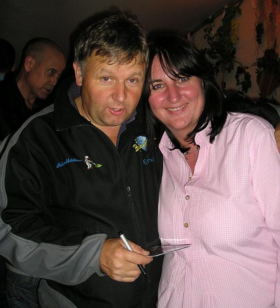 Sa_R_17.JPG - Anita bekommt ein Autogramm vom Bergdiamant Erwin.