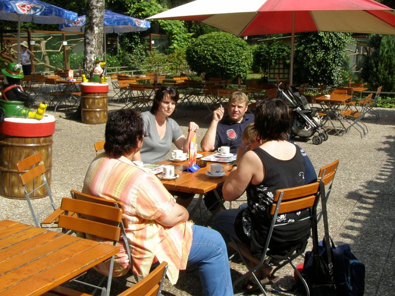 Geisel_07.JPG - Gesetztere Herrschaften (mit Damenbegleitung) gönnen sich noch eine gemütliche Kaffeepause.