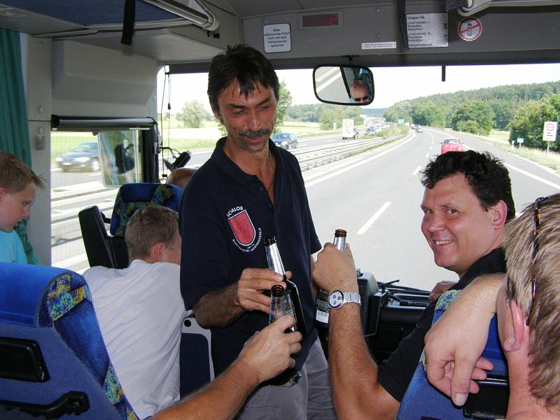 Geisel_21.JPG - Viel Schwitzen im Bus - die sich leerenden Speicher werden wieder gefüllt.