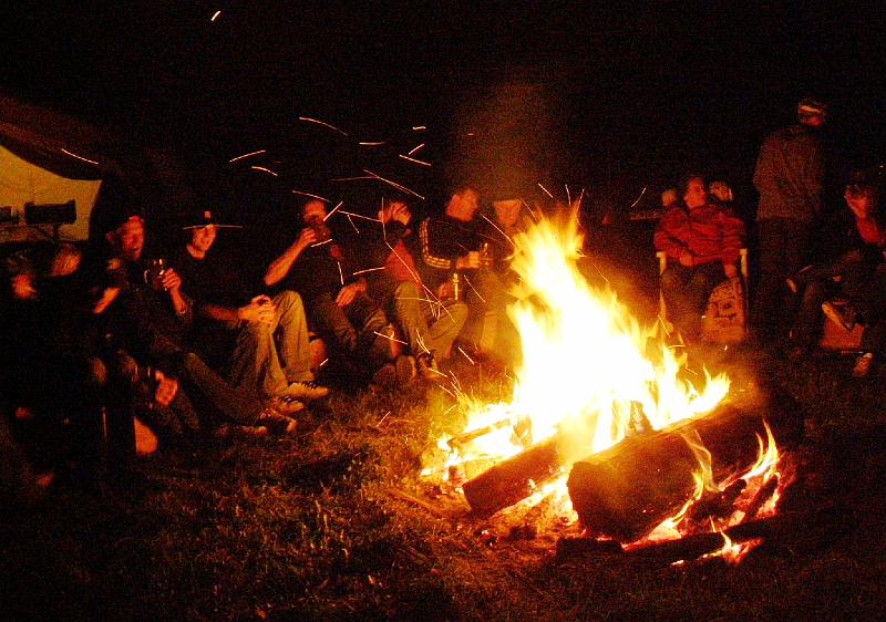 Frei_9_ha.JPG - Romantik pur am Lagerfeuer.