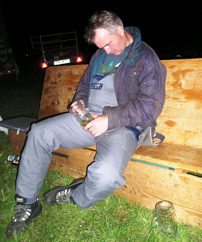 sa_re_14.JPG - Noch ein müder Lagerfeuerhocker.
