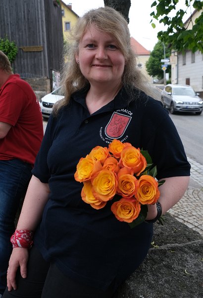 Arlbauer-Hochzeit_04.JPG - Die Vizepräsidentin hat die passenden Rosen mitgebracht.